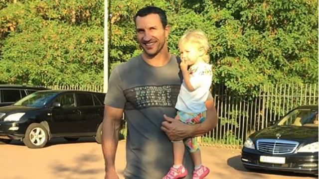 Кличко устроил тренировку с маленькой дочерью: трогательное видео