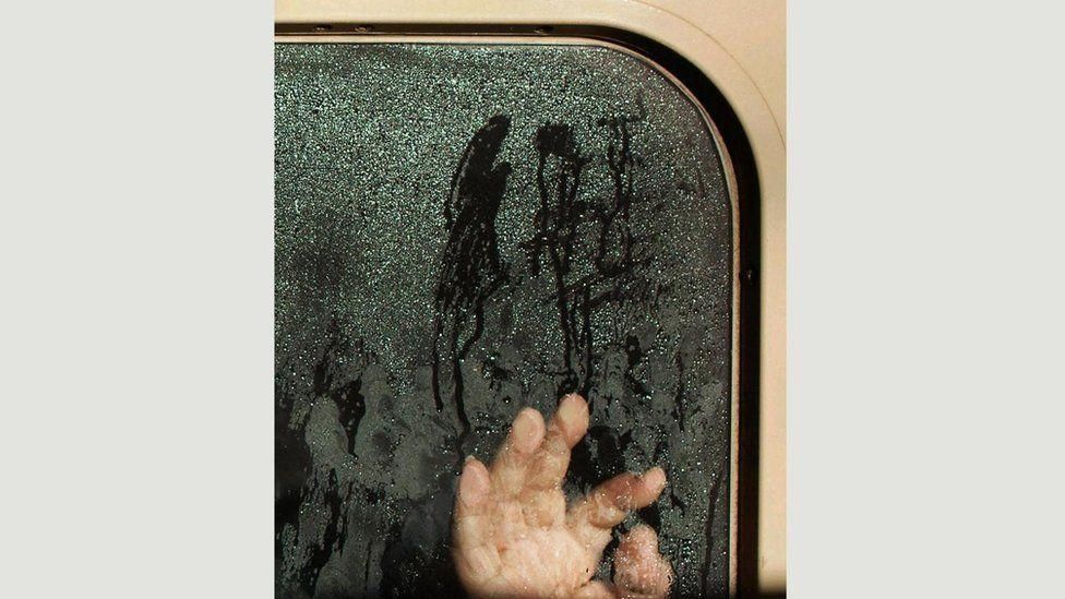 Справжній фільм жахів: фотограф зняв пасажирів у токійському метро