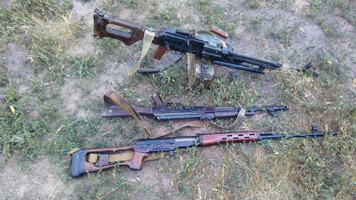 Бойцы АТО взяли в плен боевиков и трофейное российское оружие