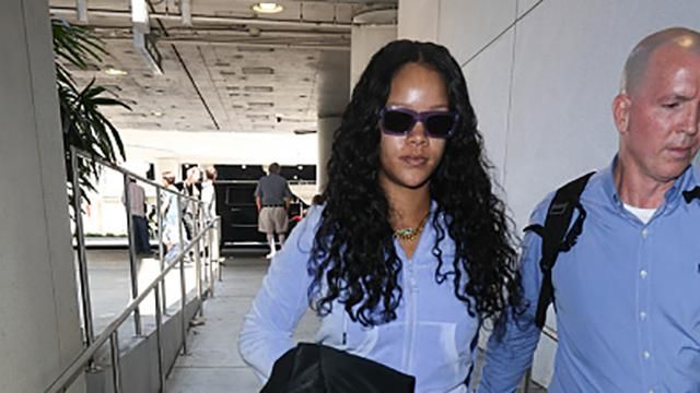 Располневшую Рианну сфотографировали без макияжа и в спортивном костюме: фото Располневшую Рианну сфотографировали без макияжа и в спортивном костюме: фото