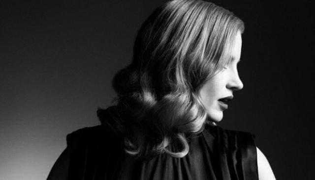 Джессика Честейн стала лицом осенней коллекции Prada: изысканные фото