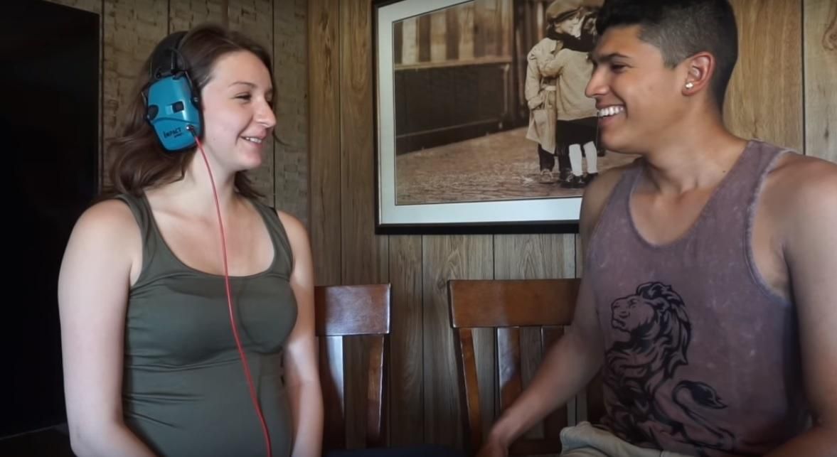 Девушка случайно застрелила своего парня, когда они снимали ролик на YouTube Девушка случайно застрелила своего парня, когда они снимали ролик на YouTube