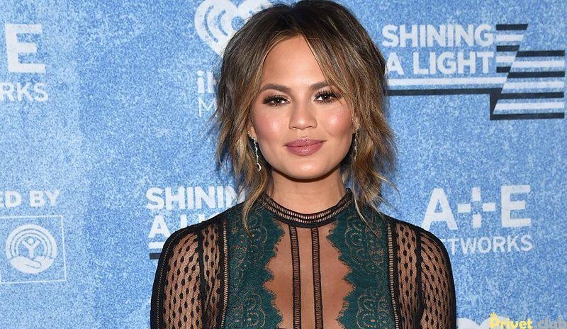 Ангел "Victoria's Secret" нецензурно відповіла у Twitter Дональду Трампу Ангел "Victoria's Secret" нецензурно відповіла у Twitter Дональду Трампу