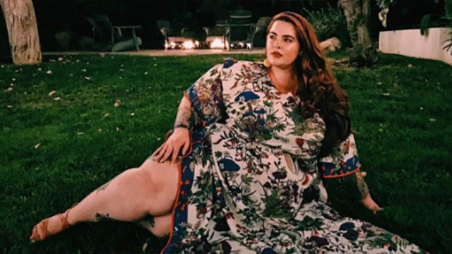 Пышнотелая модель показала обнаженное селфи