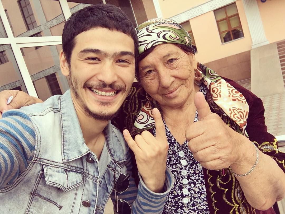 78-летняя пенсионерка из Казахстана своим рэпом завоевывает Интернет: видео