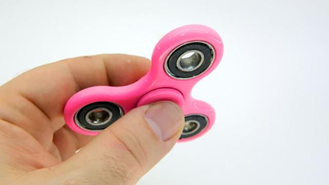 Американка покрутила спінери на своїх грудях: курйозне відео Американка покрутила спінери на своїх грудях: курйозне відео