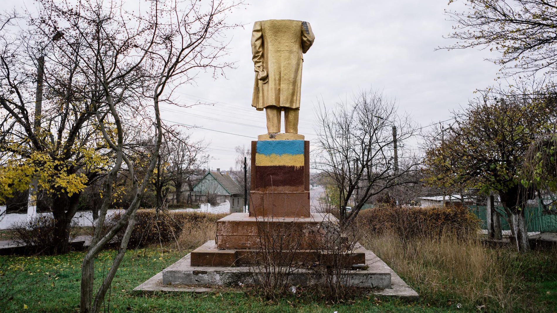 Що сталося з українськими Леніними: фотопроект-подорож європейських журналістів Що сталося з українськими Леніними: фотопроект-подорож європейських журналістів