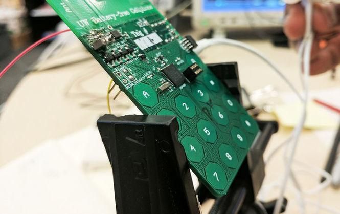 Ученые создали телефон, который работает без батареи: появилось видео Ученые создали телефон, который работает без батареи: появилось видео