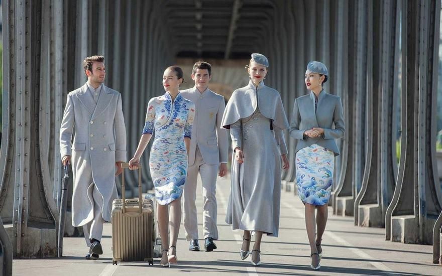 Китайські стюардеси здивували новою модною формою: вишукані фото