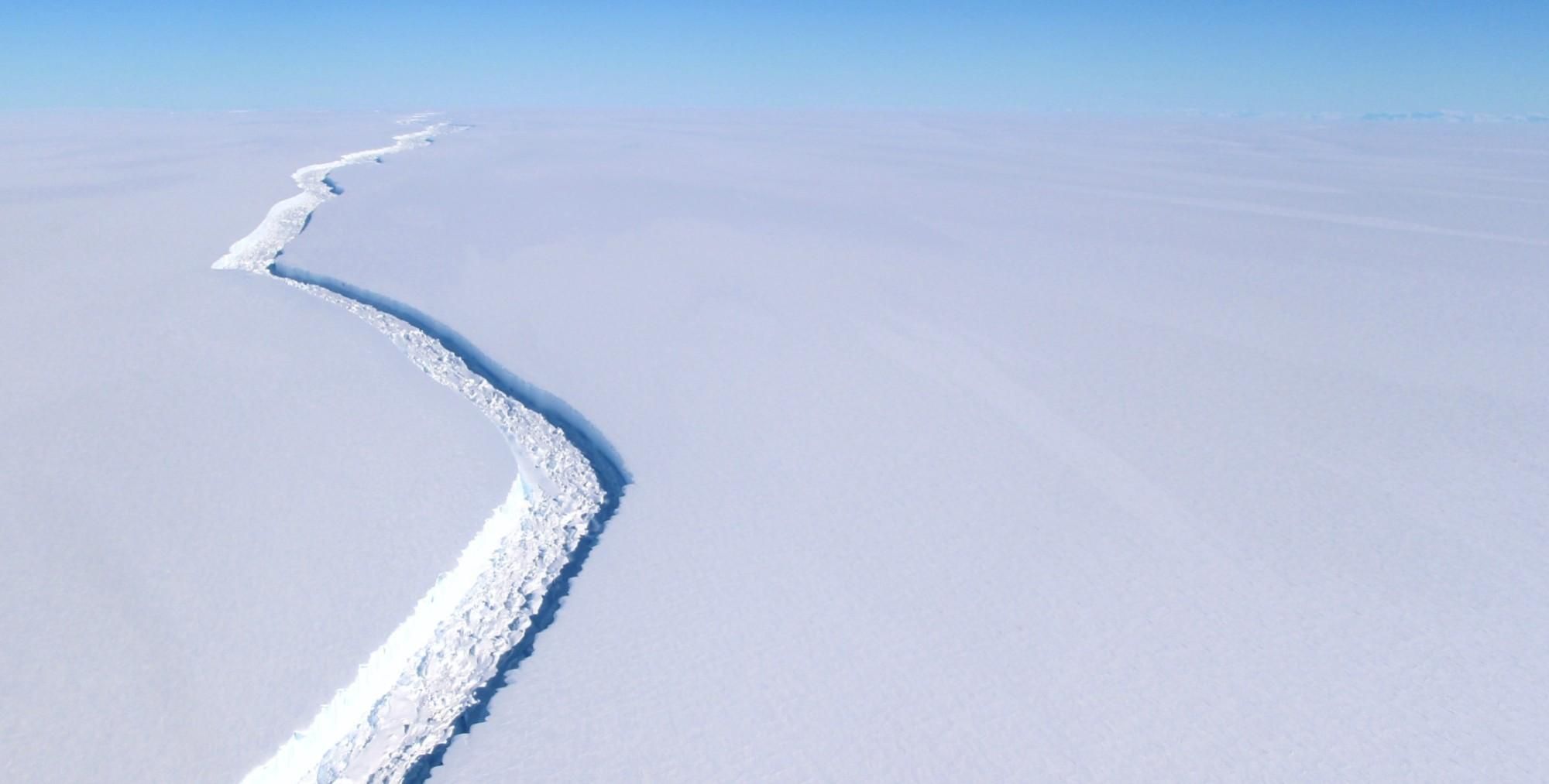 От Антарктиды откололся айсберг размером с четыре Лондона