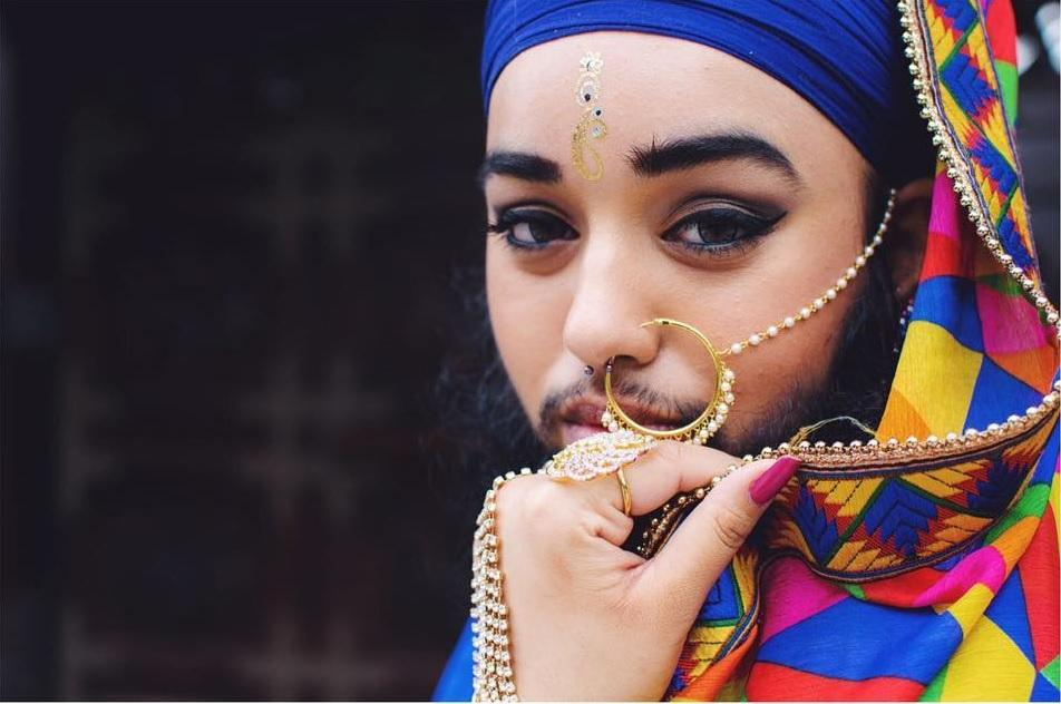 Девушка из-за болезни обросла бородой, однако считает себя красавицей и стала моделью