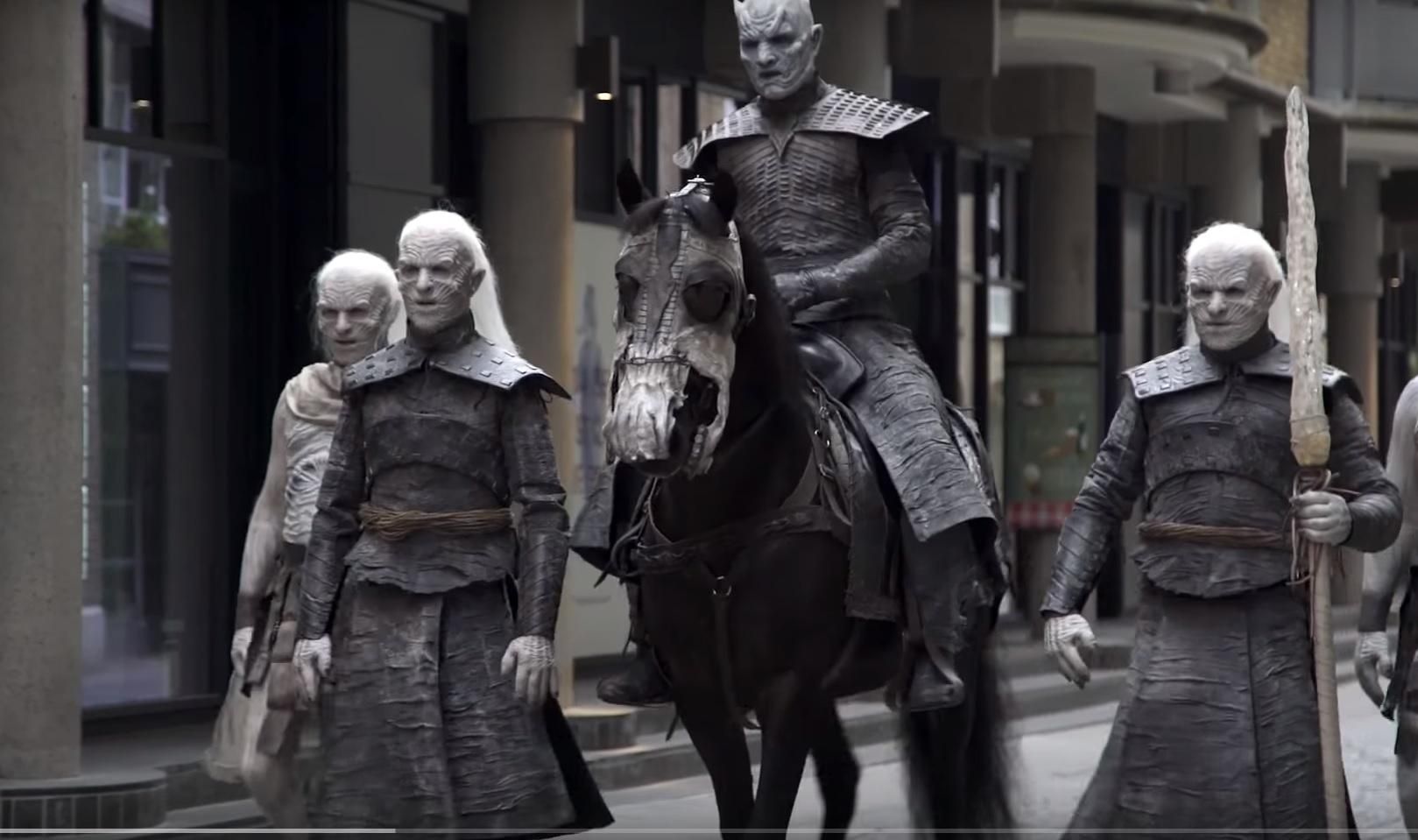 Новый сезон близко: белые ходоки из "Игры престолов" прошлись по Лондону Новый сезон близко: белые ходоки из "Игры престолов" прошлись по Лондону