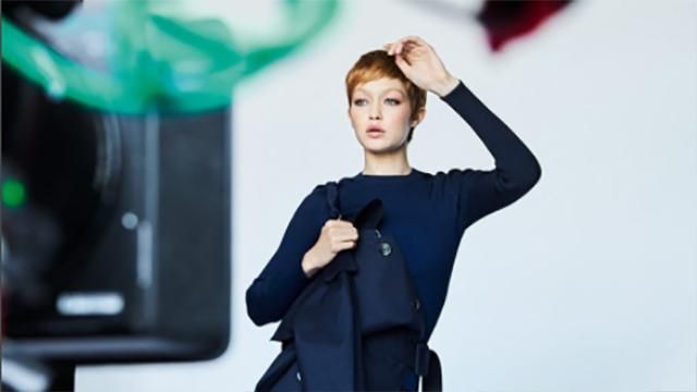 Відома модель показала фото з дуже короткою стрижкою Відома модель показала фото з дуже короткою стрижкою