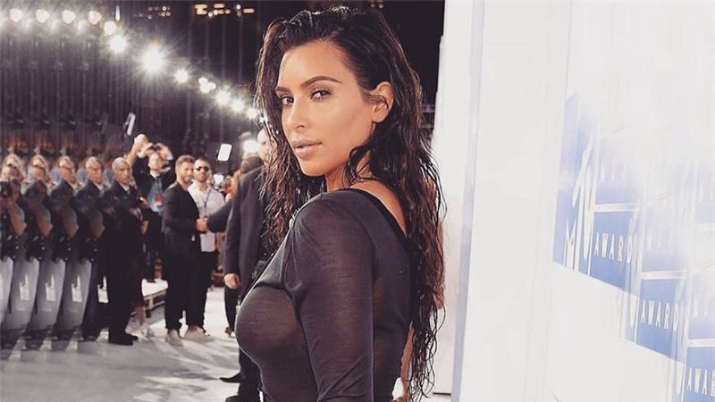 Кардашян вкотре шокувала публіку сукнею без білизни: опубліковано фото Кардашян вкотре шокувала публіку сукнею без білизни: опубліковано фото