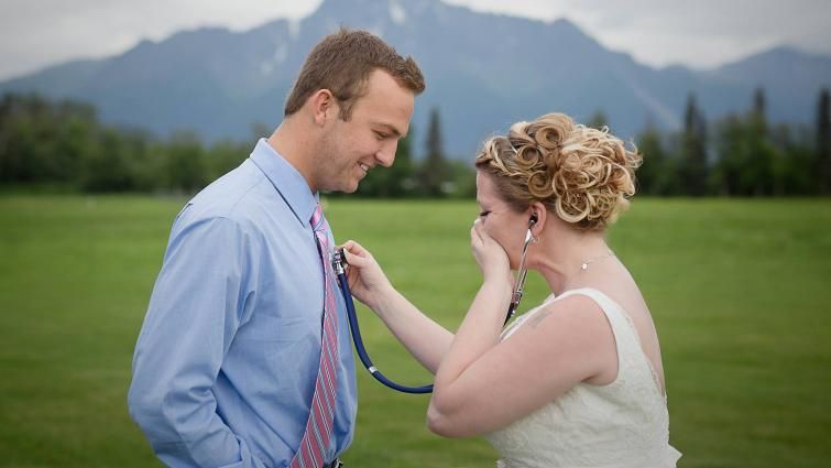 Невеста на своей свадьбе услышала сердцебиение умершего сына Невеста на своей свадьбе услышала сердцебиение умершего сына