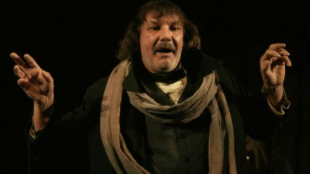 Известный актер внезапно скончался на вокзале