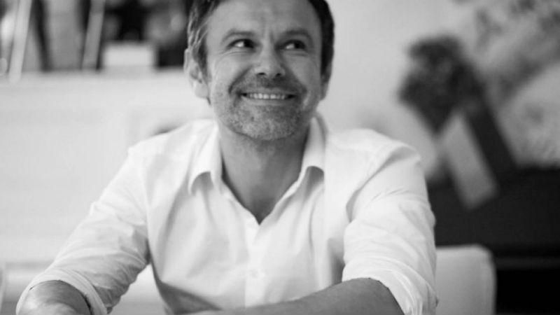 Российский журналист показал, как выпивал с Вакарчуком Российский журналист показал, как выпивал с Вакарчуком