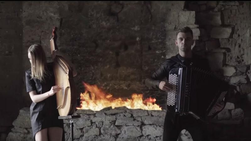 Гра престолів по-українськи. Саундтрек культового серіалу зіграли на бандурі Гра престолів по-українськи. Саундтрек культового серіалу зіграли на бандурі