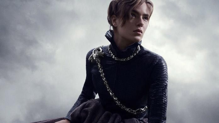 Дизайнер "Гри престолів" випустила унікальну лінію прикрас Матері драконів Дизайнер "Гри престолів" випустила унікальну лінію прикрас Матері драконів