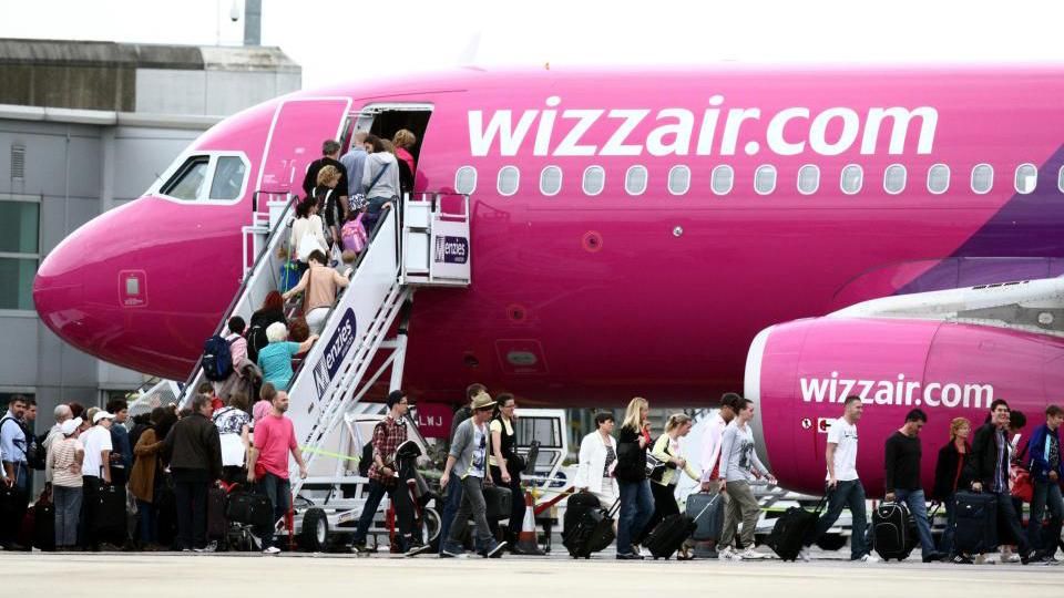 Wizz Air скасовує плату ручної поклажі: нові розміри і правила