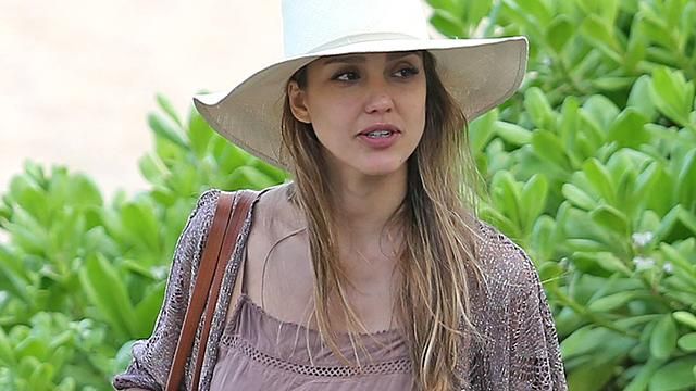 Беременная Джессика Альба показала семейную идиллию на отдыхе: фото Беременная Джессика Альба показала семейную идиллию на отдыхе: фото