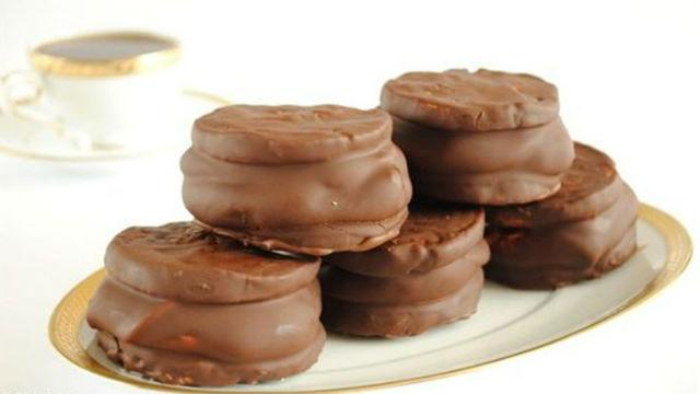 Диетолог назвала самые опасные перекусы в летнюю жару