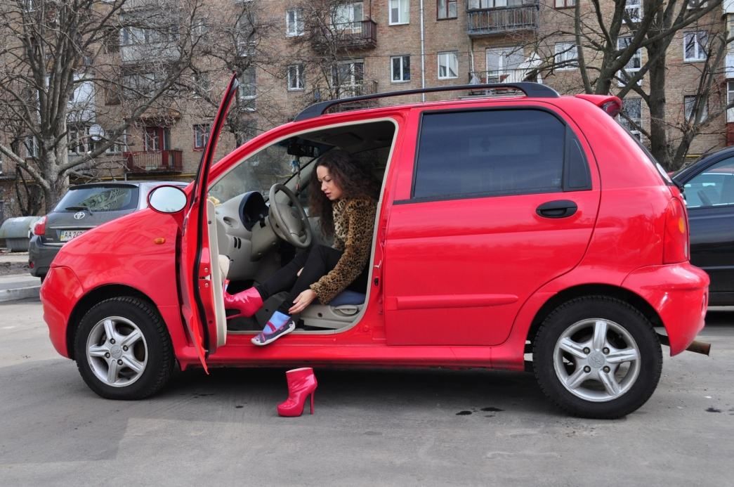 Небезпека за кермом: що не можна взувати водію, – результати експерименту Небезпека за кермом: що не можна взувати водію, – результати експерименту