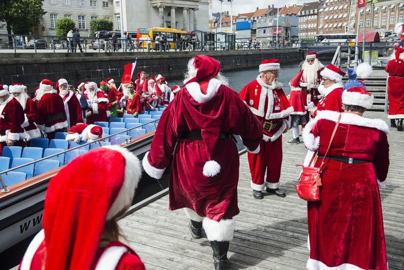 Санта-Клаусы со всего мира съехались в Данию на конгресс