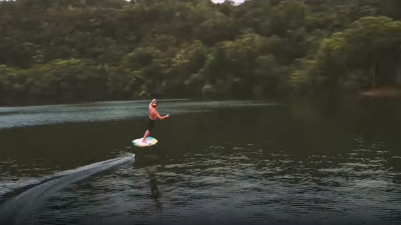 У Пуерто-Ріко винайшли унікальну дошку для серфінгу за відсутності хвиль У Пуерто-Ріко винайшли унікальну дошку для серфінгу за відсутності хвиль