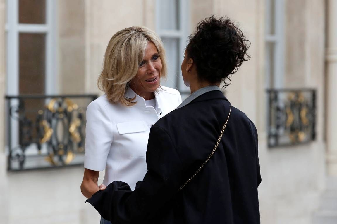 Рианна после критики слишком откровенного образа резко изменила стиль: фото Рианна после критики слишком откровенного образа резко изменила стиль: фото