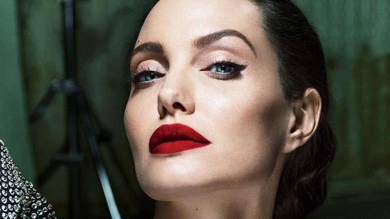 Анджелина Джоли: о разводе с Брэдом Питтом и ее болезни