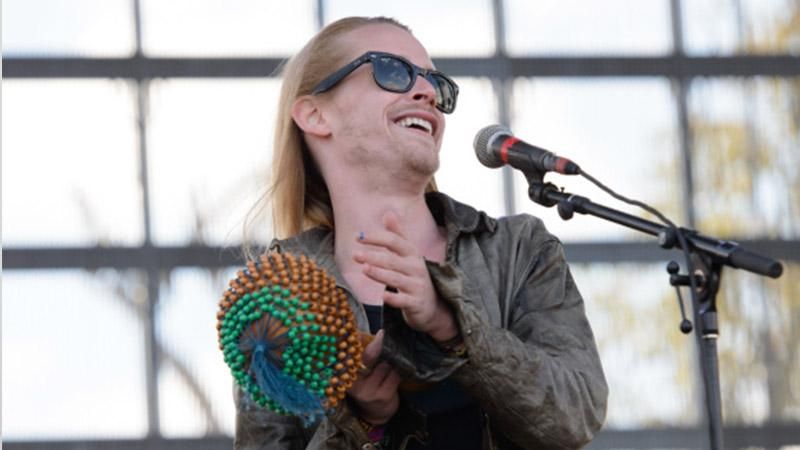 Герой фильма "один дома" Маколей Калкин поразил неожиданной сменой внешности: фотосравнение Герой фильма "один дома" Маколей Калкин поразил неожиданной сменой внешности: фотосравнение