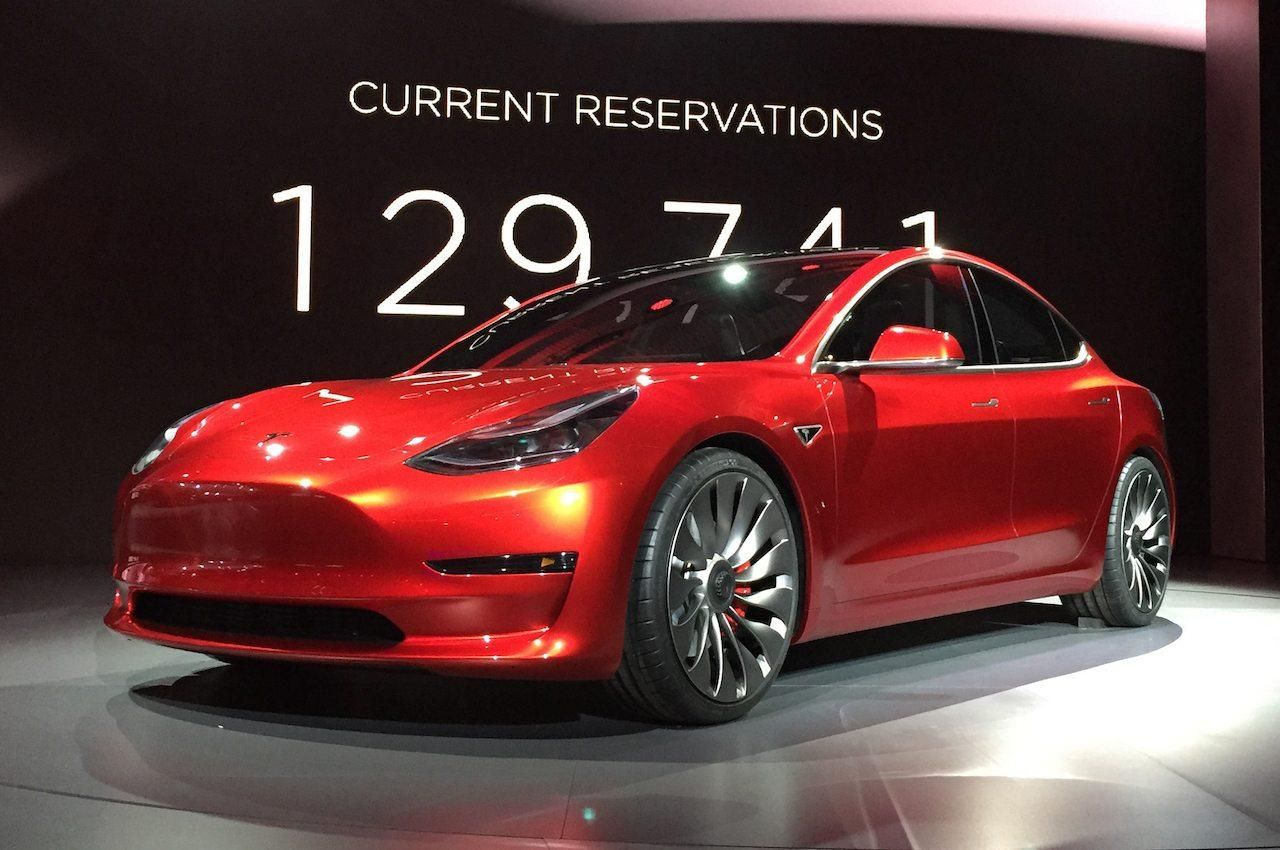 Tesla начала продажу своего первого бюджетного электрокара