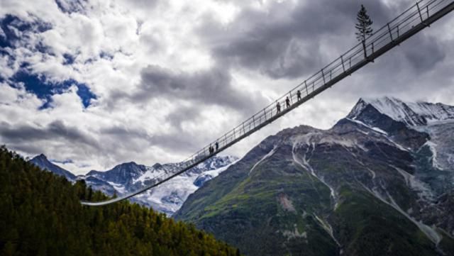 У Швейцарії відкрили найдовший у світі підвісний міст: фото і відео