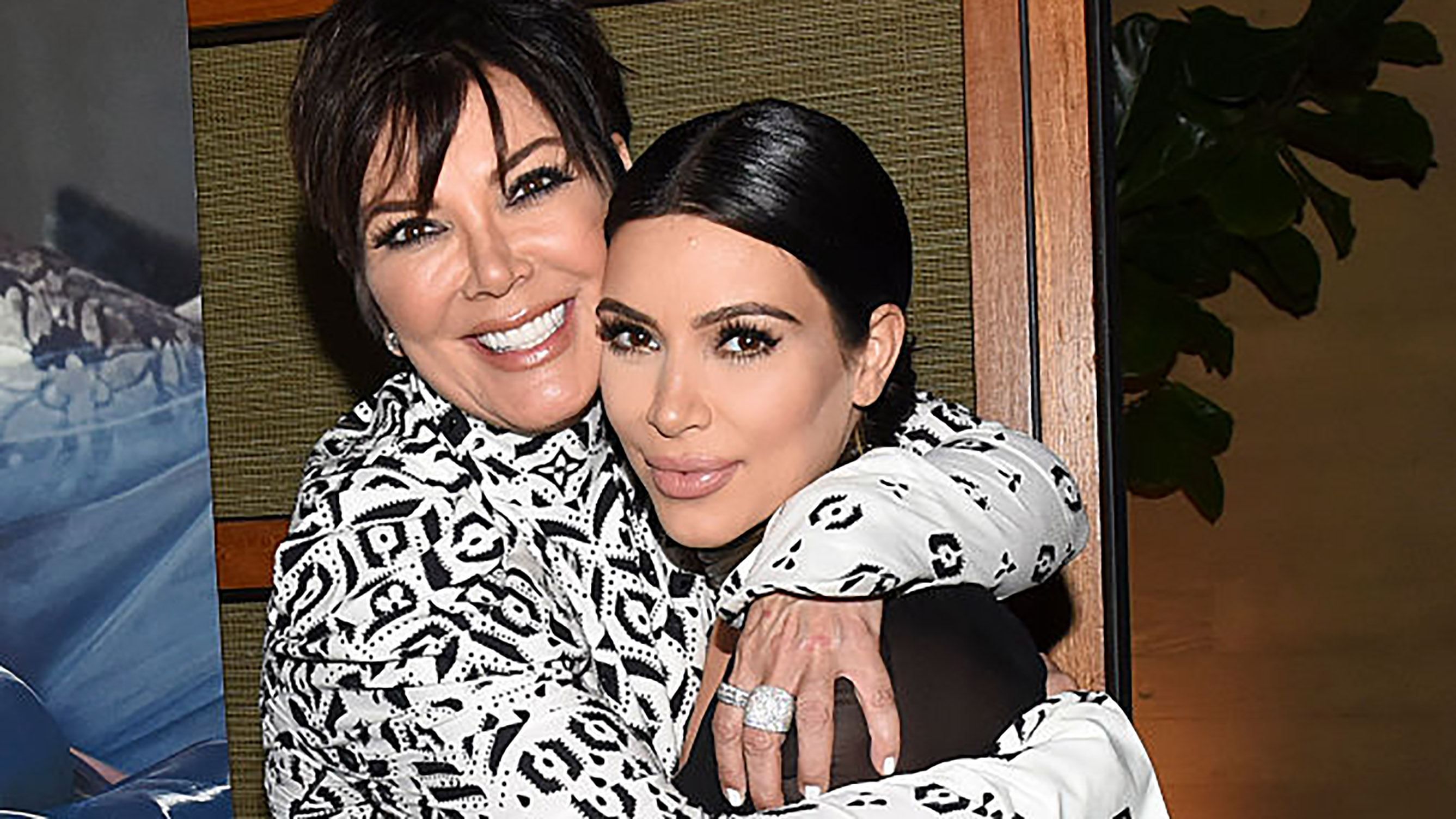 61-летняя мама Ким Кардашян похвасталась стройной фигурой в купальнике: фото 61-летняя мама Ким Кардашян похвасталась стройной фигурой в купальнике: фото