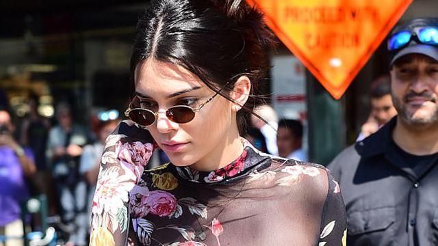 Модель Кендал Дженнер засветила грудь в прозрачной блузе: фото 18+ Модель Кендал Дженнер засветила грудь в прозрачной блузе: фото 18+