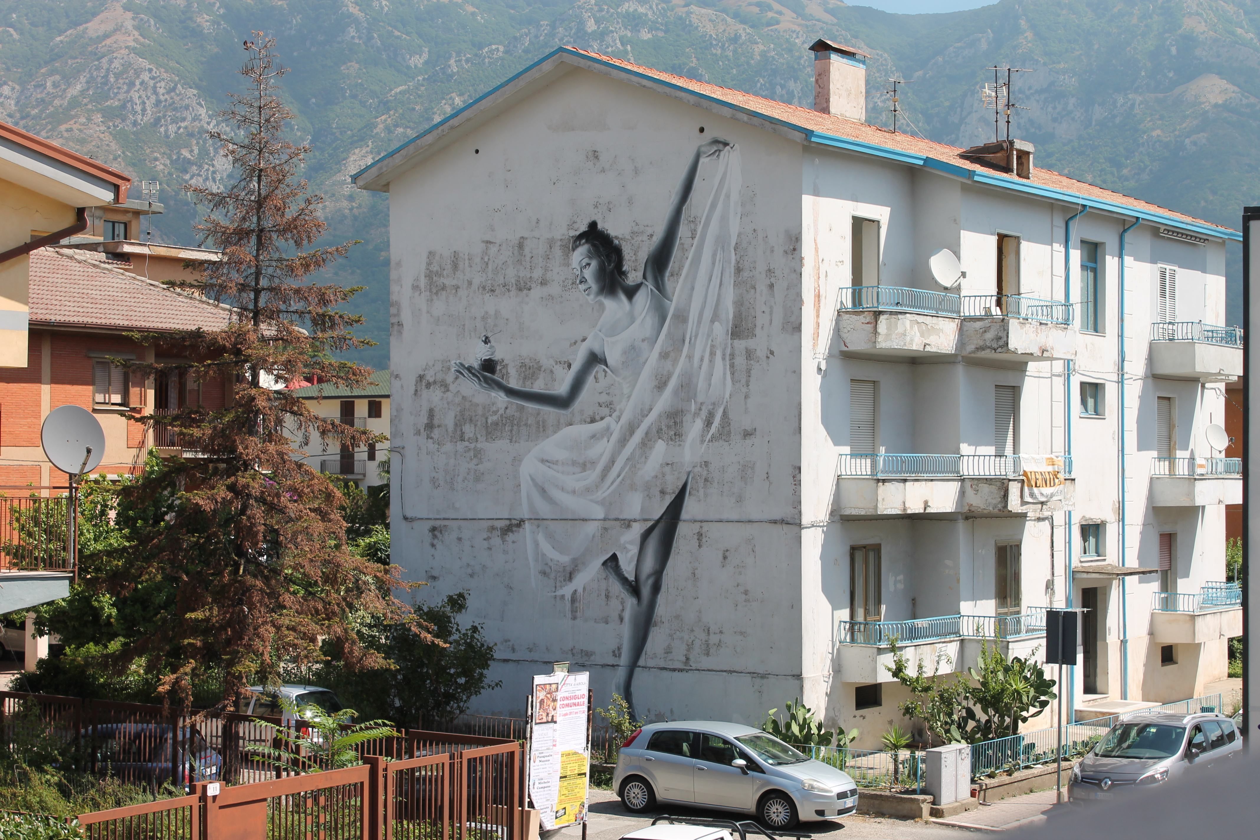 Известный украинский художник подарил итальянцам элегантный мурал: опубликованы фото Известный украинский художник подарил итальянцам элегантный мурал: опубликованы фото