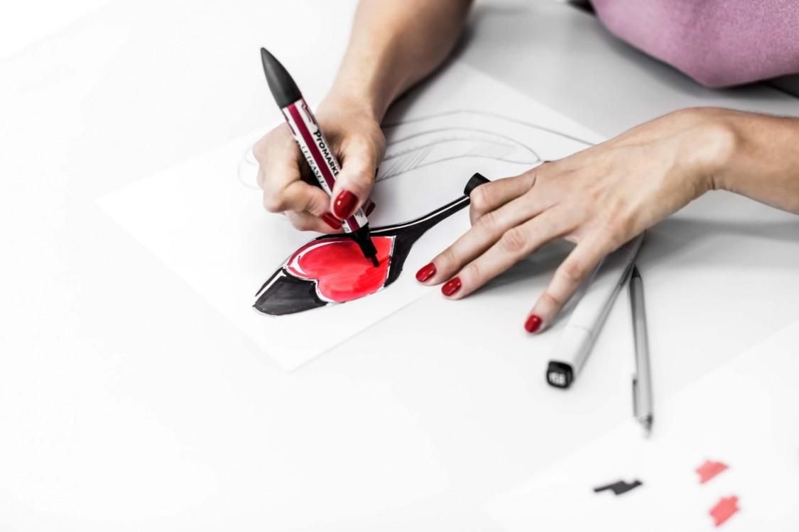 Dior розкрили секрети створення своїх відомих туфель: відео Dior розкрили секрети створення своїх відомих туфель: відео