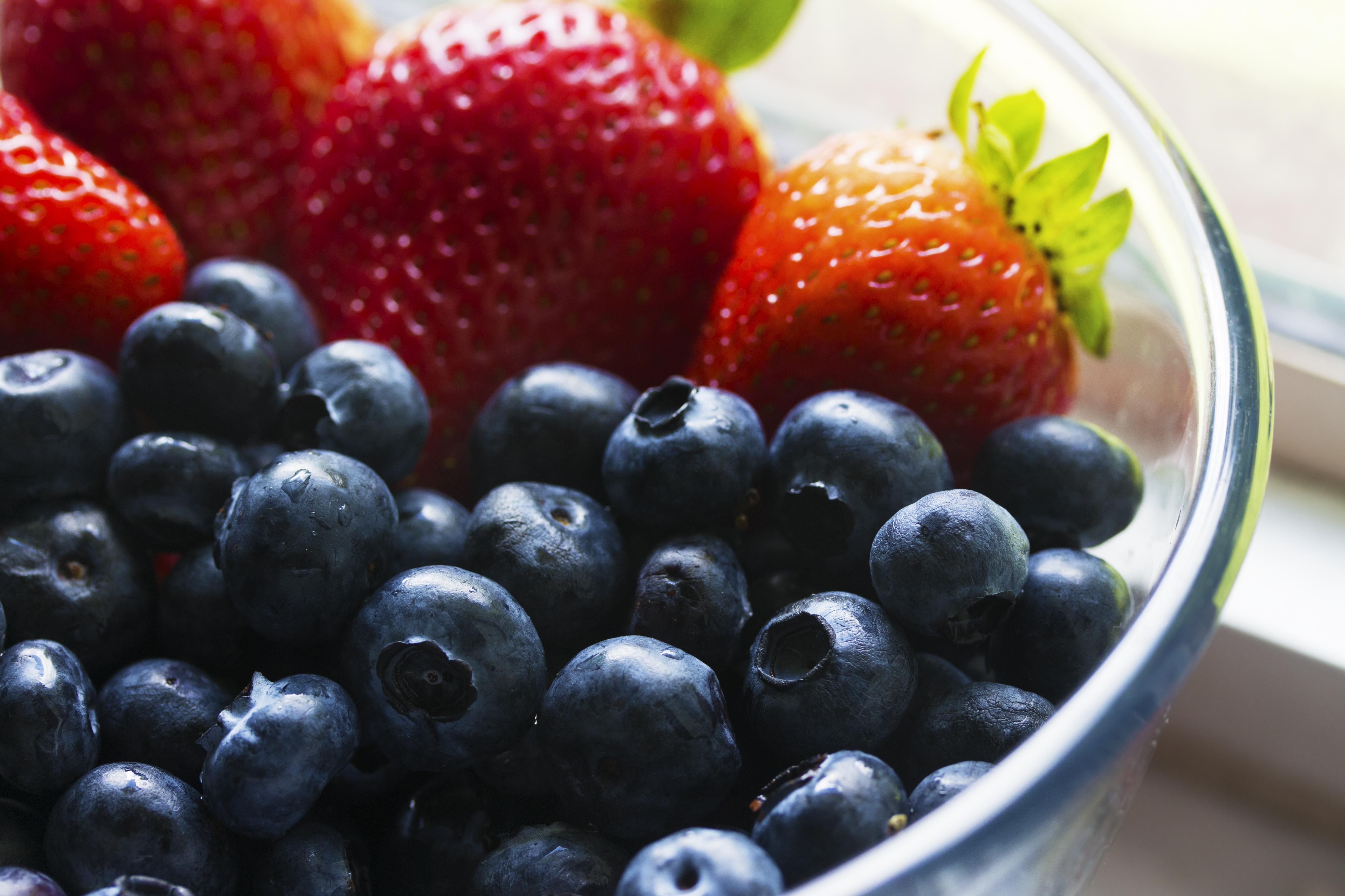 Вчені назвали найнебезпечніші фрукти, які викликають рак та інші захворювання