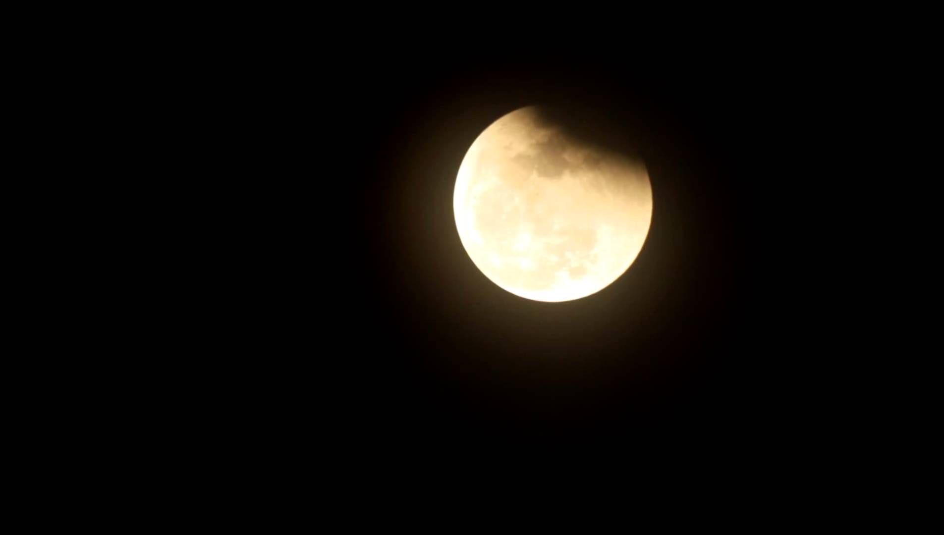 Місячне затемнення: похвилинний розклад для українців