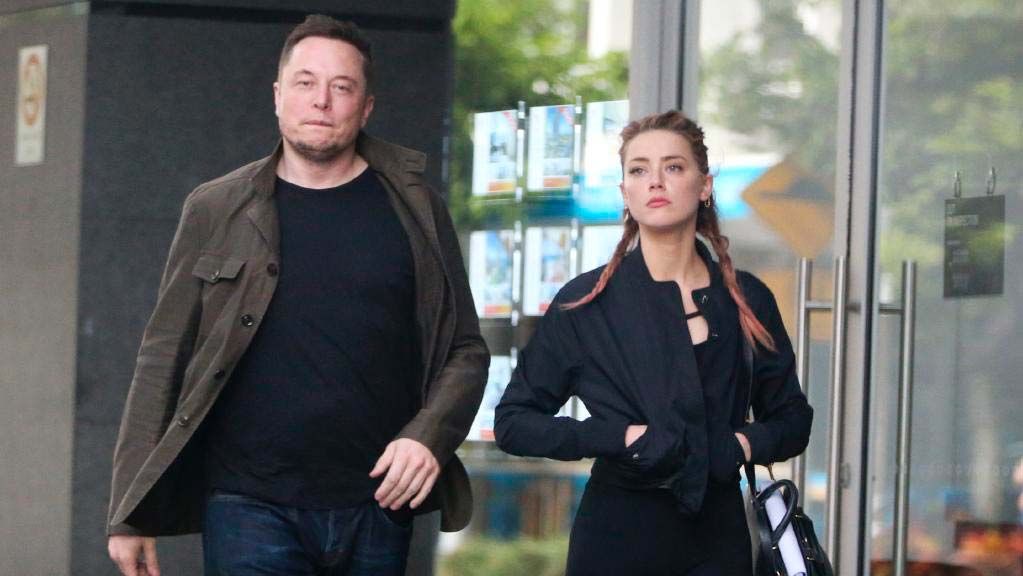 "Неравнодушны друг другу": Эмбер Хёрд также прокомментировала разрыв с Илоном Маском "Неравнодушны друг другу": Эмбер Хёрд также прокомментировала разрыв с Илоном Маском