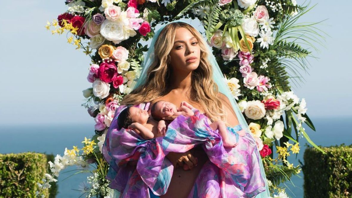 Бейонсе через два месяца после родов показала подтянутую фигуру: фото
