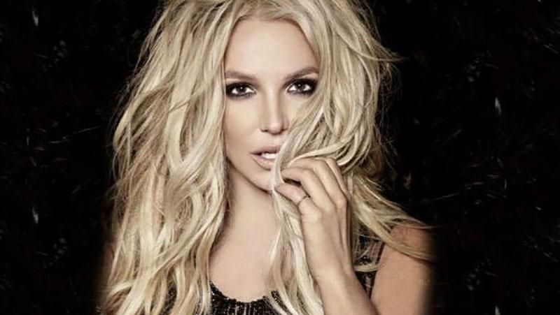 Фанат Бритни Спирс к панике напугал звезду во время концерта: появилось видео