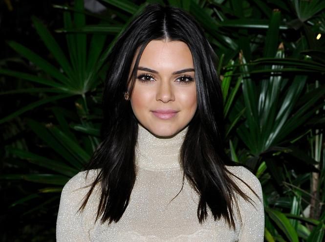 Известная модель Кендалл Дженнер украсила обложку глянца: соблазнительные фото Известная модель Кендалл Дженнер украсила обложку глянца: соблазнительные фото