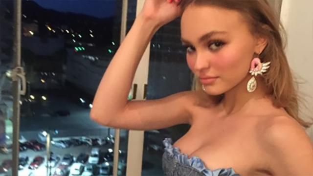 18-летняя дочь Джонни Деппа позировала топлесс для глянца: фото 18-летняя дочь Джонни Деппа позировала топлесс для глянца: фото