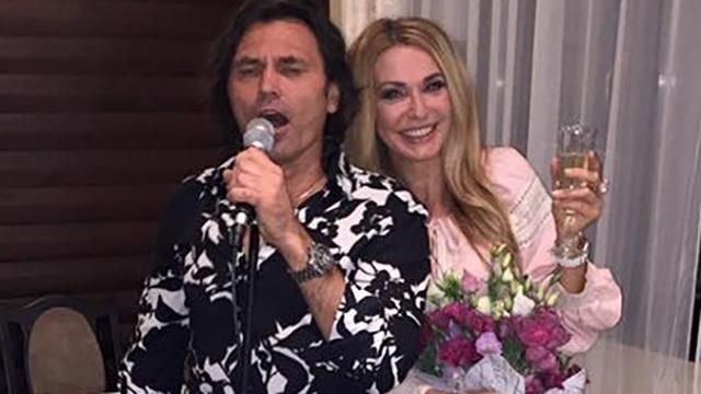 В вышиванке и в кругу друзей: Сумская показала, как отмечала день рождения В вышиванке и в кругу друзей: Сумская показала, как отмечала день рождения