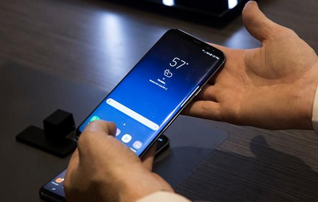 Samsung представив свій новенький смартфон Galaxy Note 8: є фото та відео Samsung представив свій новенький смартфон Galaxy Note 8: є фото та відео