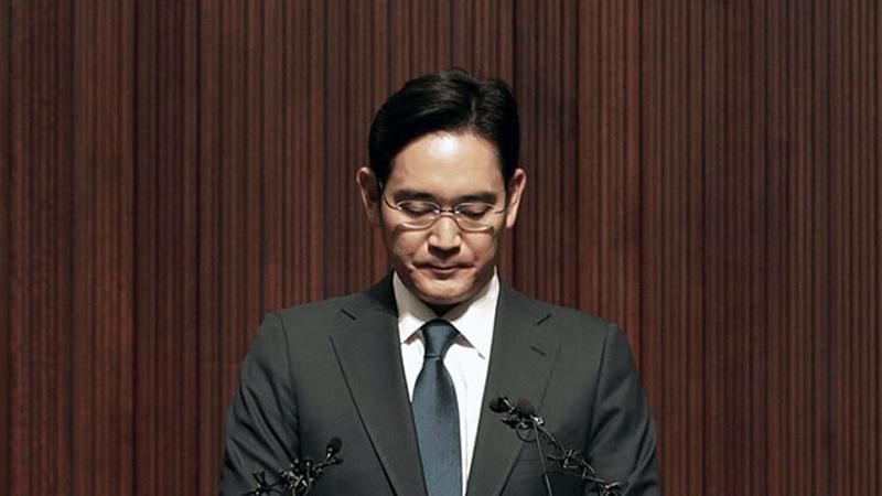 Главу компании Samsung приговорили к пяти годам заключения