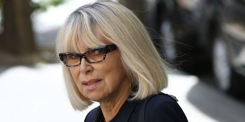 Померла зірка "Високого блондина в чорному черевику" Мірей Дарк
Померла зірка "Високого блондина в чорному черевику" Мірей Дарк