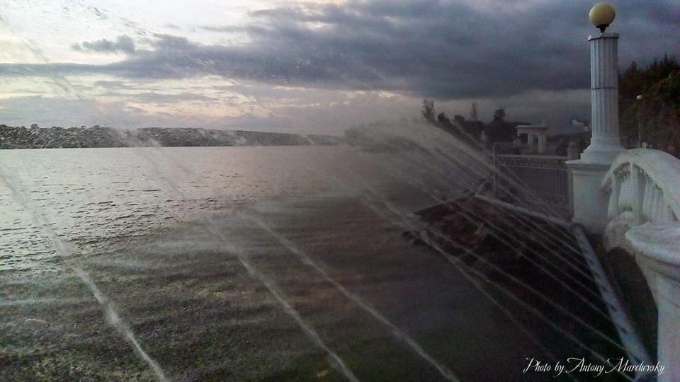 Найдовший в Україні фонтан відкрили у Тернополі: яскраві фото Найдовший в Україні фонтан відкрили у Тернополі: яскраві фото